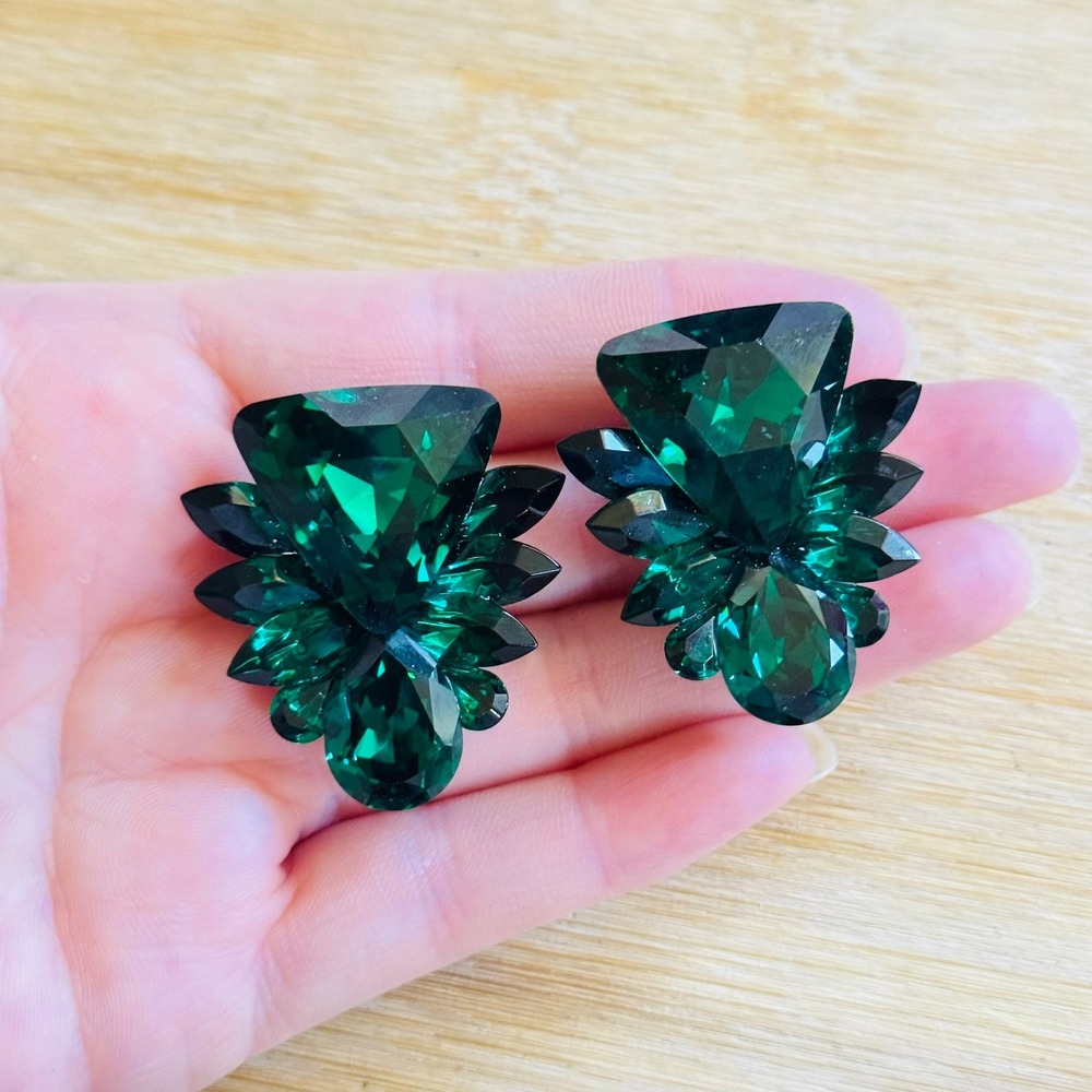 VTG Runway Green Emerald Color Austrian Crystal Earrings Rhinestone Clip Flashy